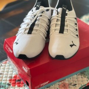 PUMA- Axelion Break- White/Black - Size 10
